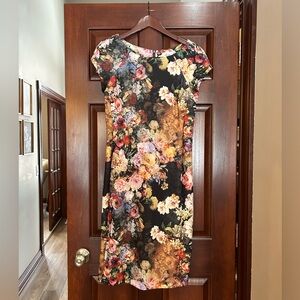 Beige by ECI Floral Sheath Dress Size 10 Stretch Lined Knee Length